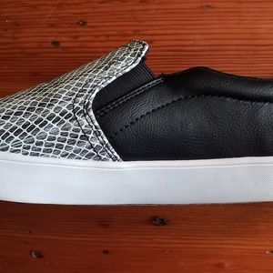 Women's slip-on sneakers